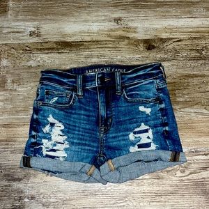 Women’s ripped style light wash jeans shorts